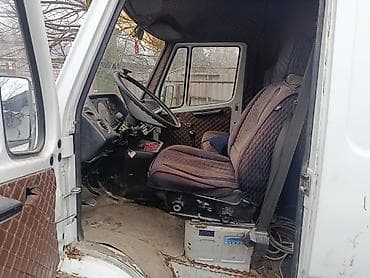 ford бортовой: Легкий грузовик, Mercedes-Benz, Стандарт, 3 т — 3