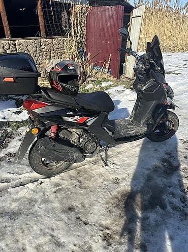 Тип скутера Yamaha, 150 куб. см, Бензин