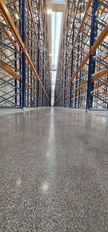 заливка пола: Стяжка Бесплатная консультация, Гарантия Больше 6 лет опыта — 9