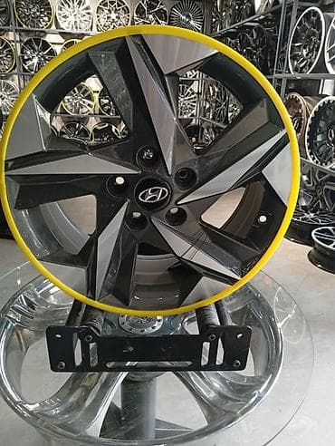 Шины и диски: Литые Диски R 17 Hyundai, отверстий - 5 — 1