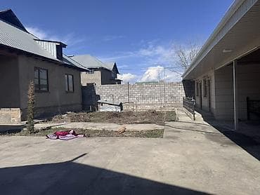 мобильные дом: Курманбек мкр. 6 соток, жер уй 4 болмолуу, 2 болмолуу времянкасы — 10