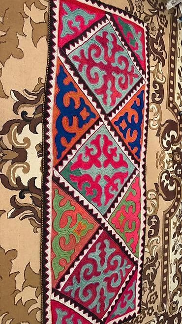 Сапаттуу Нарын шырдагы сатылат. Колго жасалган, кооз улуттук at lalafo.kg Сапаттуу Нарын шырдагы сатылат. Колго жасалган, кооз улуттук