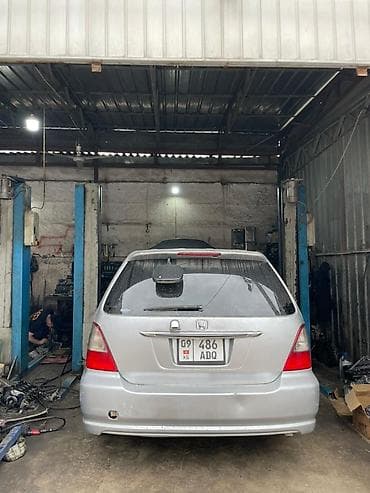 митцубиси спейс вагон: Продаю срочно Автосервис сто с двумя подъемниками и и яма есть три — 4