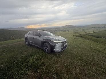 go park: Toyota bZ4X: 2023 г., Электромобиль, Кроссовер — 1