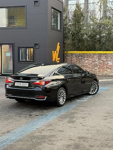e 55 amg: Lexus ES: 2022 г., 2.5 л, Гибрид — 3