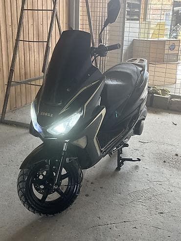 скутен: Макси-скутер Yamaha, 150 куб. см, Бензин, Б/у — 1