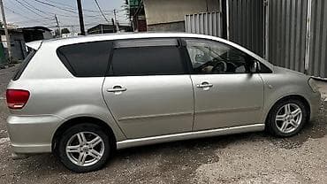 Toyota Ipsum: 2002 г., 2.4 л, Автомат, Бензин, Минивэн