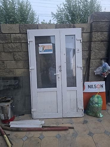 Пластиковые двери: Двухстворчатая входная дверь из ПВХ со стеклопакетами. - Материал — 1