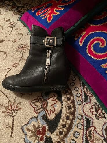 Атайын кийим: 1. Замша, внутри мех 39 размер 3.кожа и натуральный мех 39 размер 4 — 5