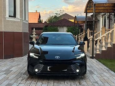 Toyota Camry: 2025 г., 2.5 л, Автомат, Гибрид, Седан