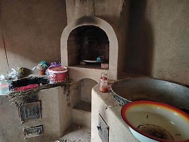 куплю дом кызыл суу: Продаётся жилой дом с большим приусадебным участком. Описание дома: - — 5