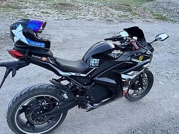 мотоцикал урал: Спортивный мотоцикл в стиле спортбайк, черный, с агрессивной — 3