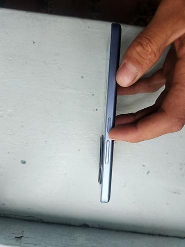 авто магнитолы андроид: Смартфон с плоскими гранями и металлическим каркасом, цвет – — 1