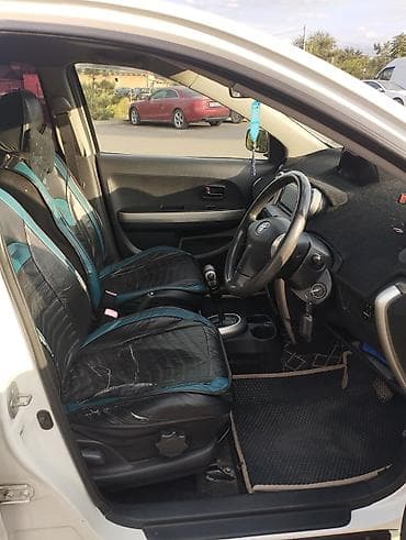 Toyota Ist: 2004 г., Автомат, Бензин — 5