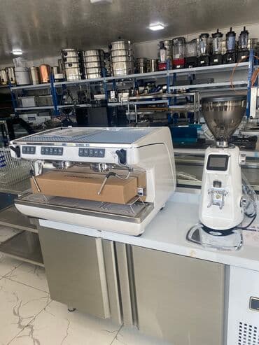 оборудование для кафе: Кофе аппарат SIMONELLI — 1