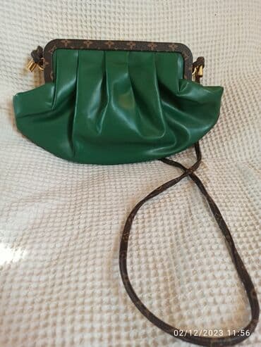 срочно продаю в связи с переездом: Классическая сумка, Louis Vuitton, Франция, Моющийся материал, Подкладка из мягкого материала, Водонепроницаемость, Женские, Б/у — 1