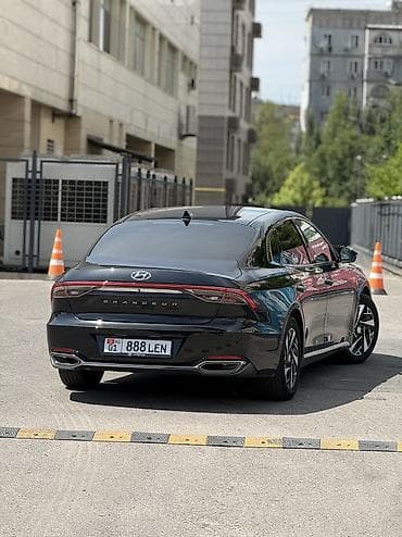 Продажа авто: Hyundai Grandeur: 2021 г., 2.4 л, Автомат, Гибрид, Седан — 7