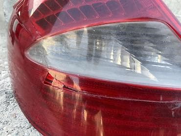 Автозапчасти: Задние стопы на CLS W219 правый идеал 7.000 левый есть косяк 3.000 — 4
