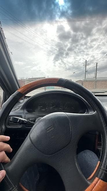 дамкрат авто: Продаётся компактный рамный внедорожник 5‑дверный. Основные — 4