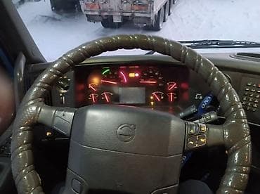 814 d: Тягач, Volvo, Тентованный — 4