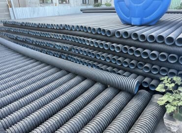 гофрированный шланг для полива: Труба для водопровода Материал: Пластик — 1