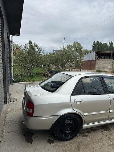 Унаа: Mazda 323: 2002 г., 1.6 л, Кол менен иштөөчү, Бензин, Седан — 1