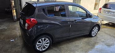 Транспорт: Chevrolet Spark: 2016 г., 1 л, Автомат, Бензин, Универсал — 2