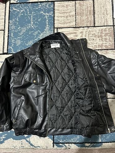 двойка мужские: Продаю мужскую кожаную куртку чёрного цвета. Состояние отличное — 3