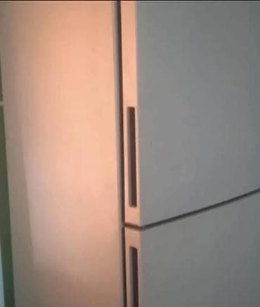 bud e2: Холодильник двухкамерный, серебристый (серый металлик), с нижней — 1