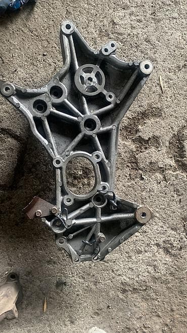 Кронштейн генератора