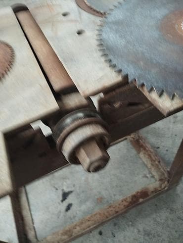 маска: Продаю советскую циркулярка раздвижной толстый метал без матора цена 8 — 7