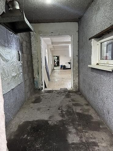 Недвижимость: Ошский рынок Сдается нежилое помещение Площадь: 100м2 Этаж: 1 2 линия — 2