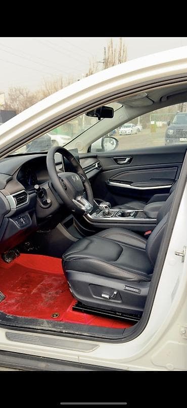 радиатр: Электрический кроссовер Hongqi E-HS3 55T - Кузов: белый, 5‑дверный — 10