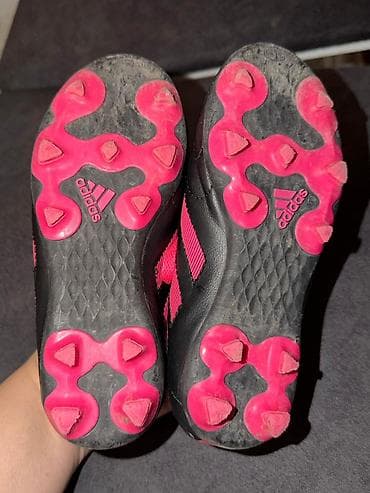 обувь для футбол: Детские футбольные бутсы adidas для игры на натуральном газоне (FG) — 1