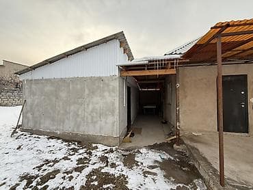 срочная продажа домов: Продаётся дом с двором и хозяйственными постройками. - Отдельно — 4