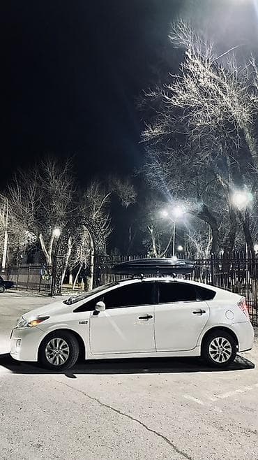 man 8: Toyota Prius: 2013 г., 1.8 л, Автомат, Гибрид, Хэтчбэк — 4