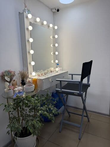 Место для визажиста Цена 5000 Вкл уборка, интернет, доступно 24/7