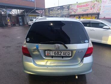 машину авто: Honda Fit: 2002 г., 1.3 л, Автомат, Бензин, Хэтчбэк — 4