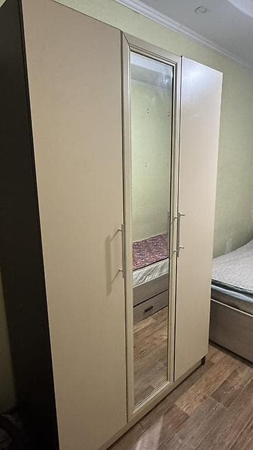 витринные полки б у: Продаю спальный гарнитур, две односпальные кровати, и один большой — 3