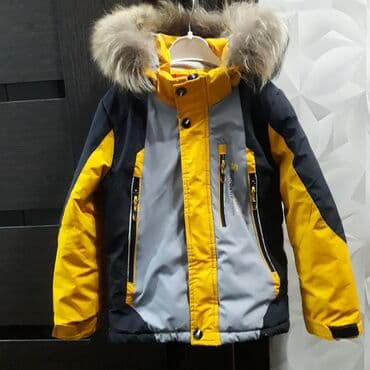 Куртка на мальчика зимняя. на 4-5 лет на рост 110см. капюшон