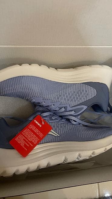 Босоножки, сандалии, шлепанцы: Продам абсолютно новые оригинальные кроссовки lining, цена — 1