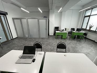 Коммерческая недвижимость: Аренда офисов, 51 м², В жилом комплексе, С видом на горы, 1 линия, С оборудованием — 7