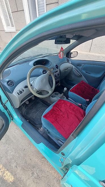 Унаа: Toyota Yaris: 2000 г., 1 л, Кол менен иштөөчү, Бензин, Хетчбек — 6