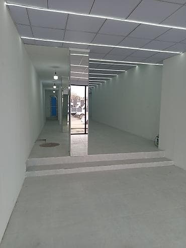 сдаю шоурум: Сдается в аренду торговое/офисное помещение с витражным фасадом. - — 8