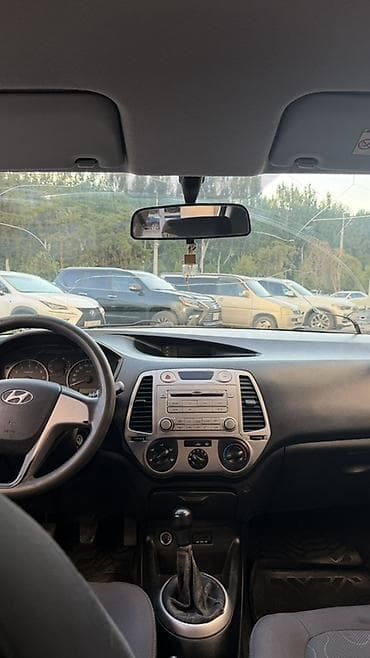 Транспорт: Hyundai i20: 2010 г., 1.3 л, Механика, Бензин, Хэтчбэк — 6