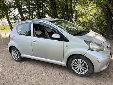 Унаа сатуу: Toyota Aygo: 2007 г., 1 л, Кол менен иштөөчү, Бензин, Хетчбек — 3