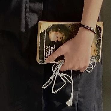 музык: Проводные наушники Apple EarPods с разъёмом Lightning.Те самые — 4