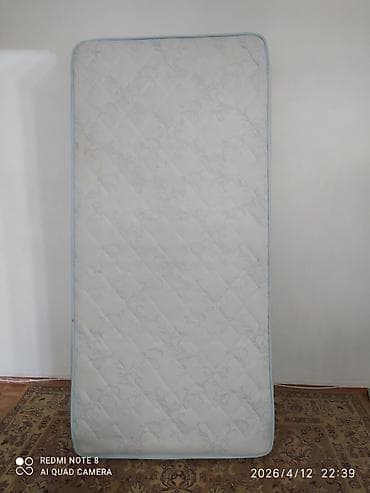 синтипон: Спальный матрас, Б/у, Односпальный, Пружинный, Синтепон, Матрасы средней жесткости — 1