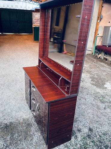 изготовление зеркал: Зеркало в отличном состоянии. По городу бесплатный доставка — 1