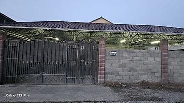 nice house: Жилой дом с двором и навесом - Участок огорожен высоким кирпичным — 4